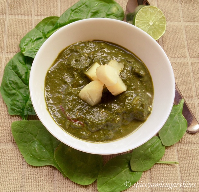 Palak Aloo Curry/ Spicy Pureed Spinach with Potatoes